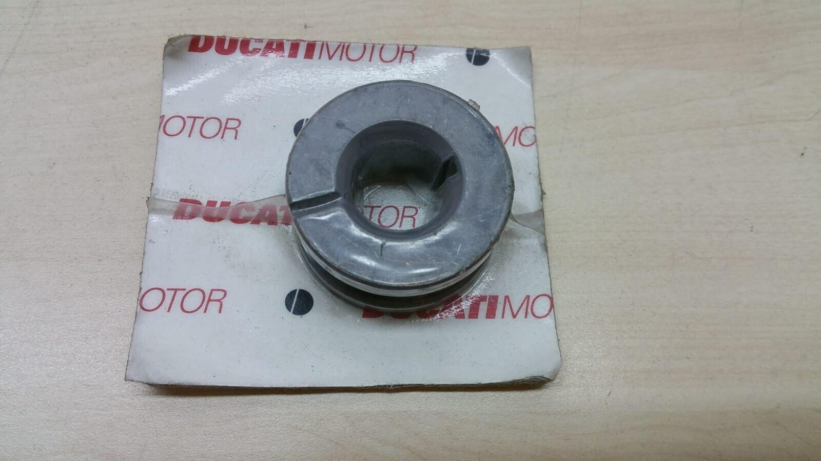 Distanziale Alternatore Originale Ducati ST2 1997 1998 ducati distanziale alternatore originale ducati st2 1997 1998 71311242a - foto 1