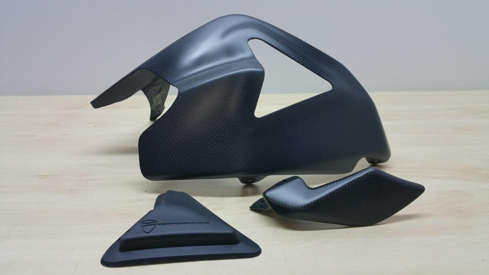 ducati kit protezione forcellone e paracatena carbonio originale ducati   96900212a - foto 1