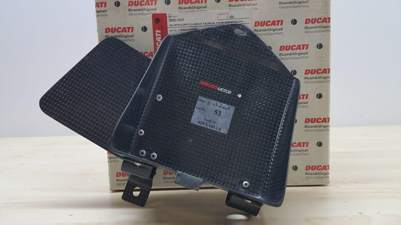 ducati supporto batteria in carbonio originale ducati 748 996 rs 2001 82911451a - foto 1