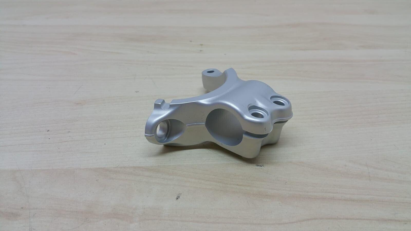 ducati morsetto anteriore sinistro originale ducati panigale v2 36011331ba - foto 4