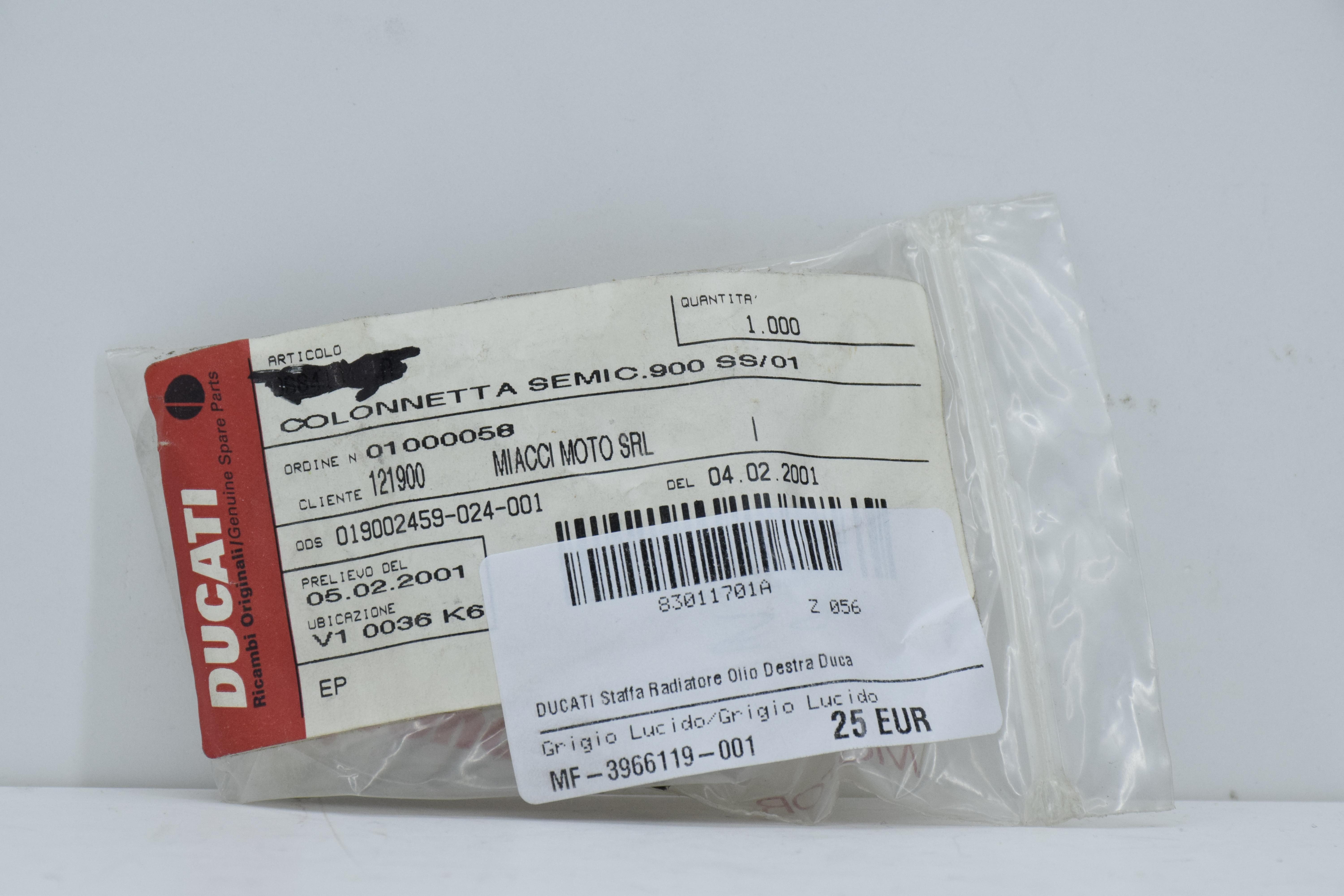 ducati staffa radiatore olio destra ducati ss900 800 750 83011701a - foto 3