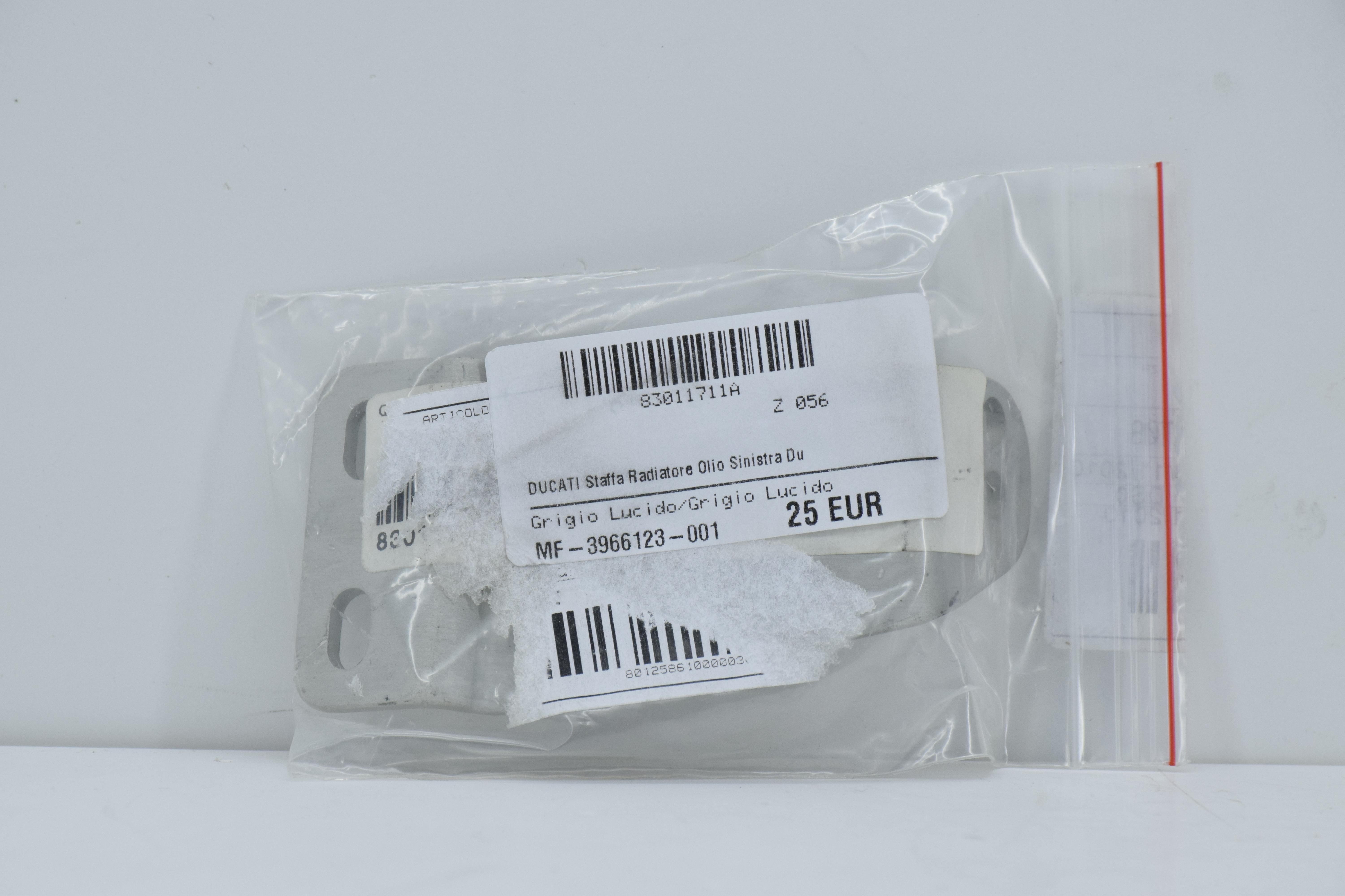 ducati staffa radiatore olio sinistra ducati ss 900 750 800 83011711a - foto 3