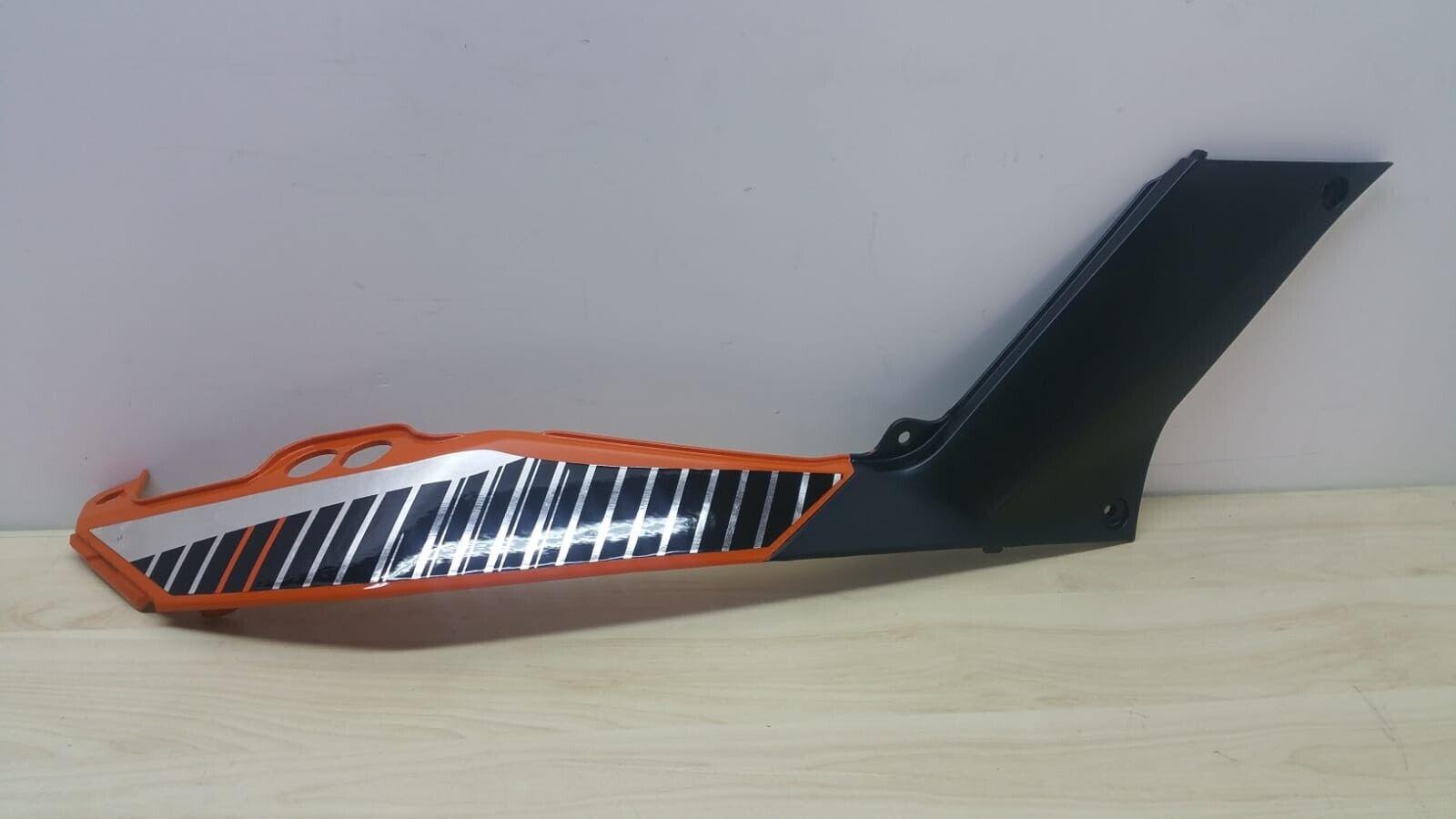 Fianchetto Destro Superiore Originale KTM Duke 390 ktm fianchetto destro superiore originale ktm duke 390 90108042000 - foto 1