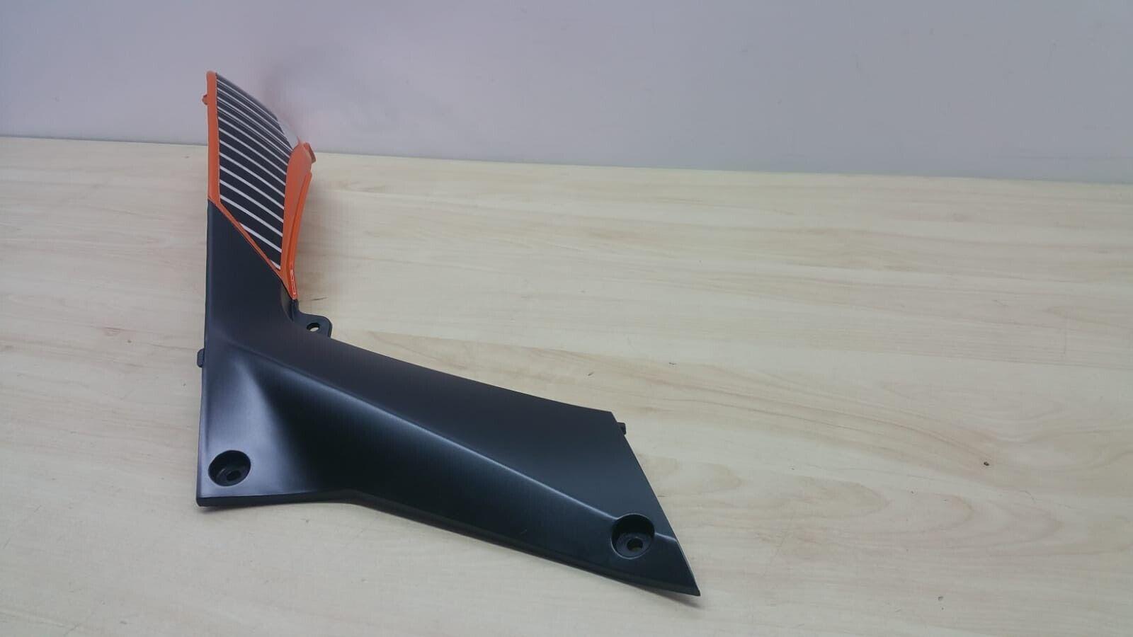 ktm fianchetto destro superiore originale ktm duke 390 90108042000 - foto 3 ktm fianchetto destro superiore originale ktm duke 390 90108042000 - foto 3