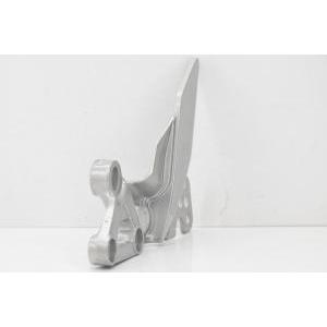 Supporto pedana destro poggiapiedi pilota  fzr 750r 2gh274430000