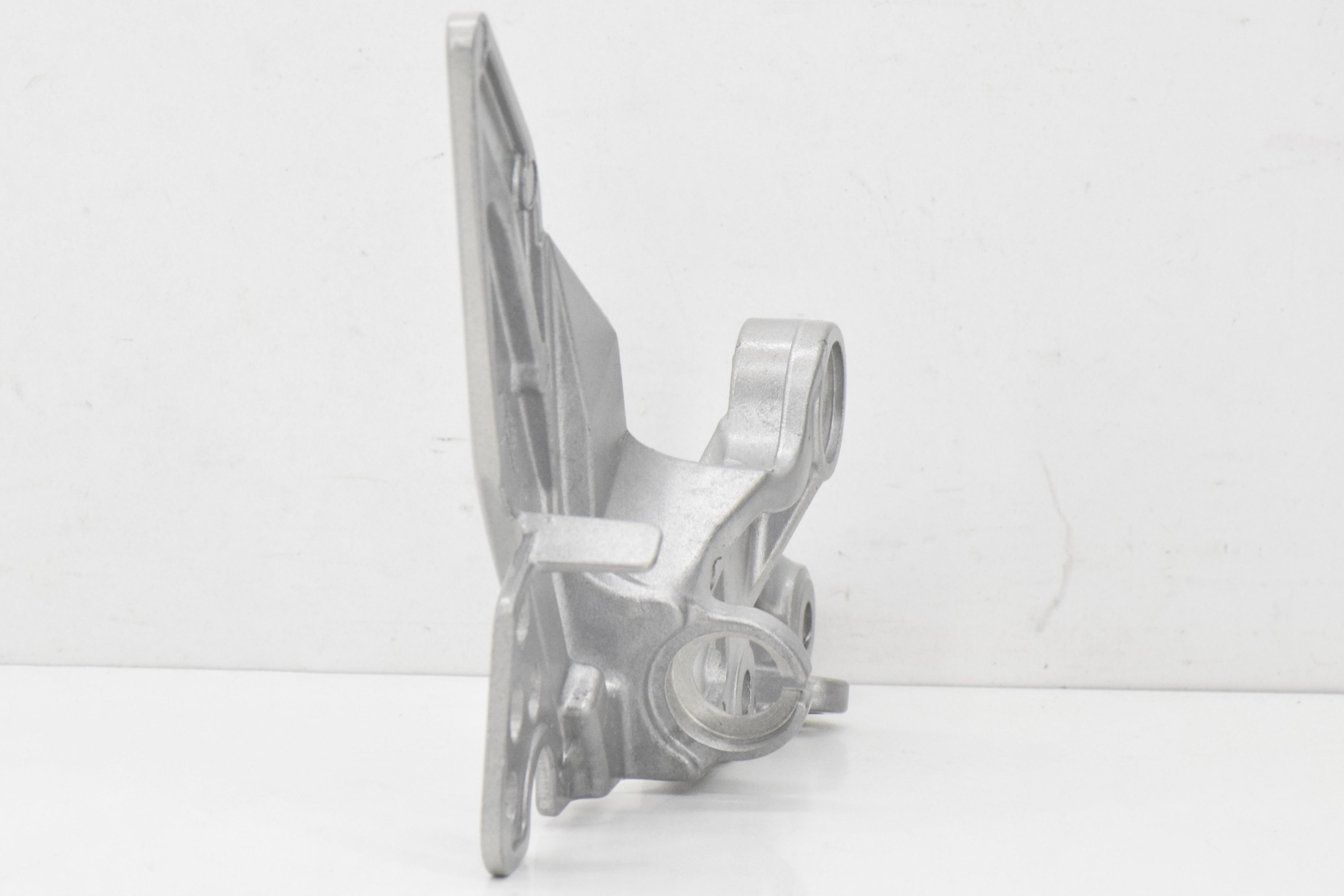 yamaha supporto pedana destro poggiapiedi pilota yamaha fzr 750r 2gh274430000 - foto 4 yamaha supporto pedana destro poggiapiedi pilota yamaha fzr 750r 2gh274430000 - foto 4