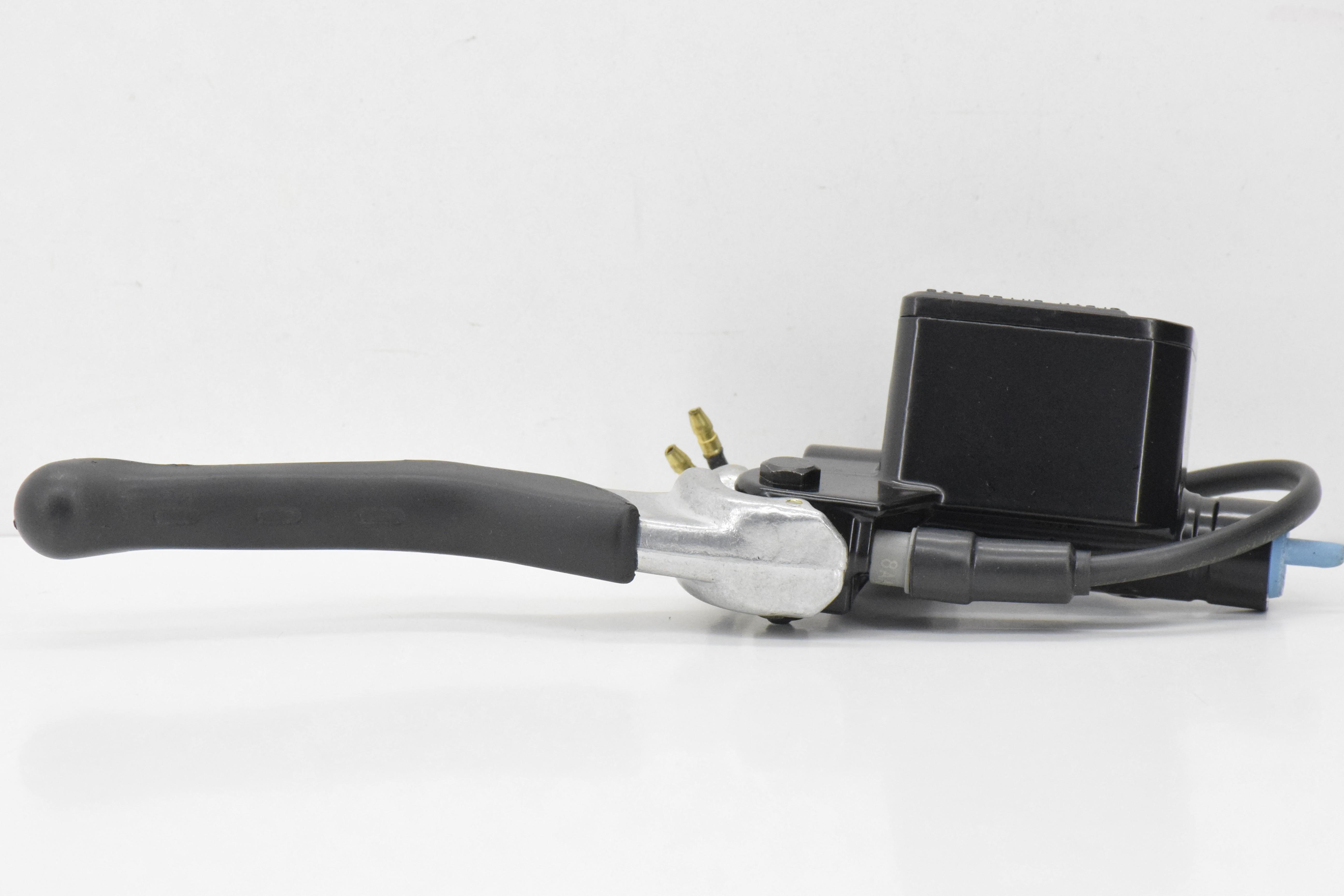 yamaha pompa freno anteriore originale yamaha aerox nitro 50 5brf583t0600 - foto 1