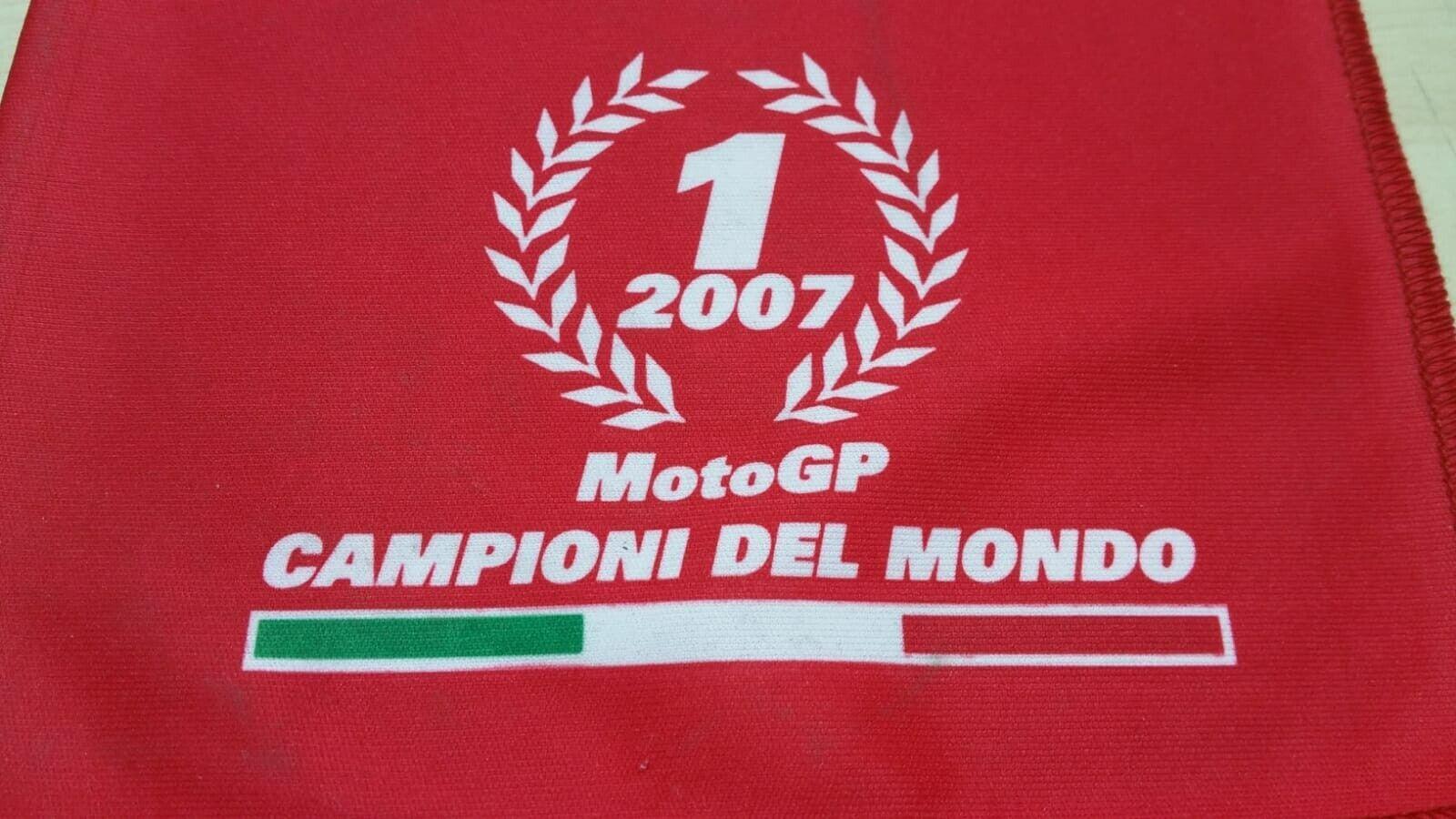 ducati sciarpa rossa originale desmosedici stoner ducati campioni del mondo 2007 - foto 3