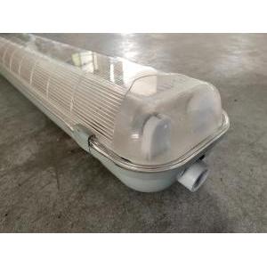 Plafoniera grgia con neon bianco philips da ufficio 130 cm