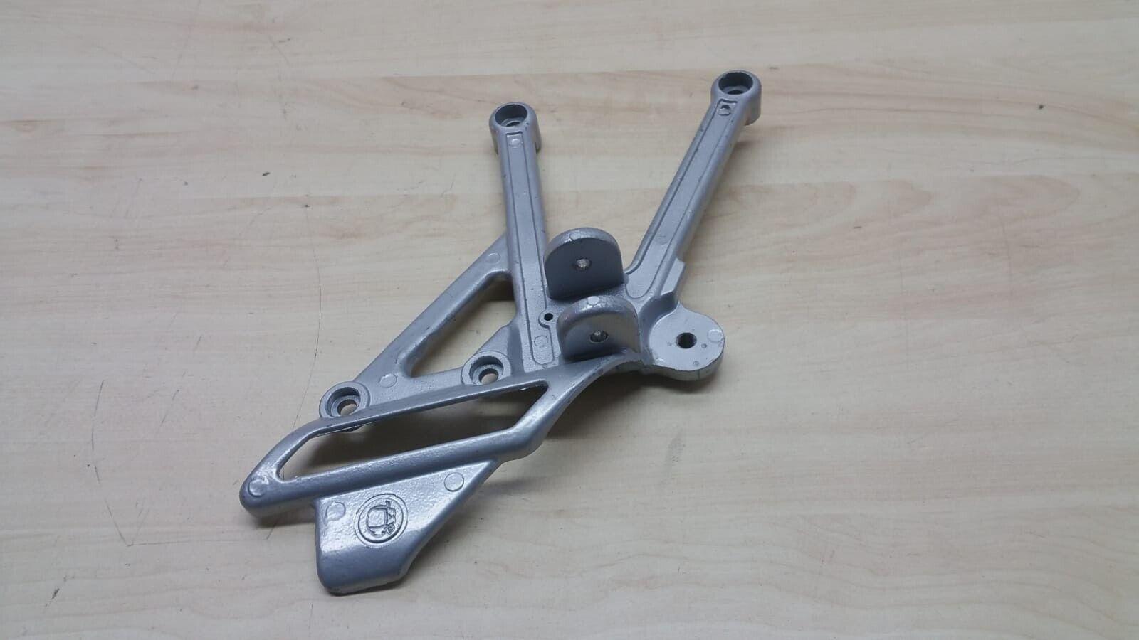 cagiva supporto pedana anteriore destra originale cagiva freccia c12r . 800053540 - foto 2