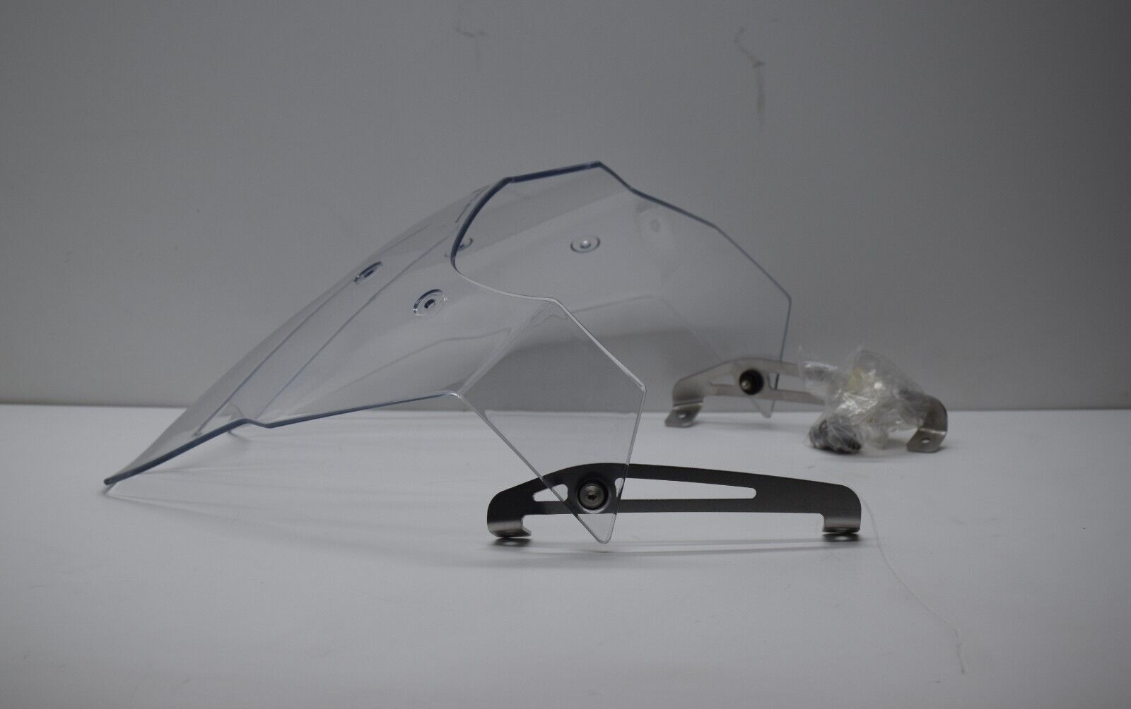 bmw parabrezza trasparente alto completo di staffe originale bmw 46637694991 - foto 4