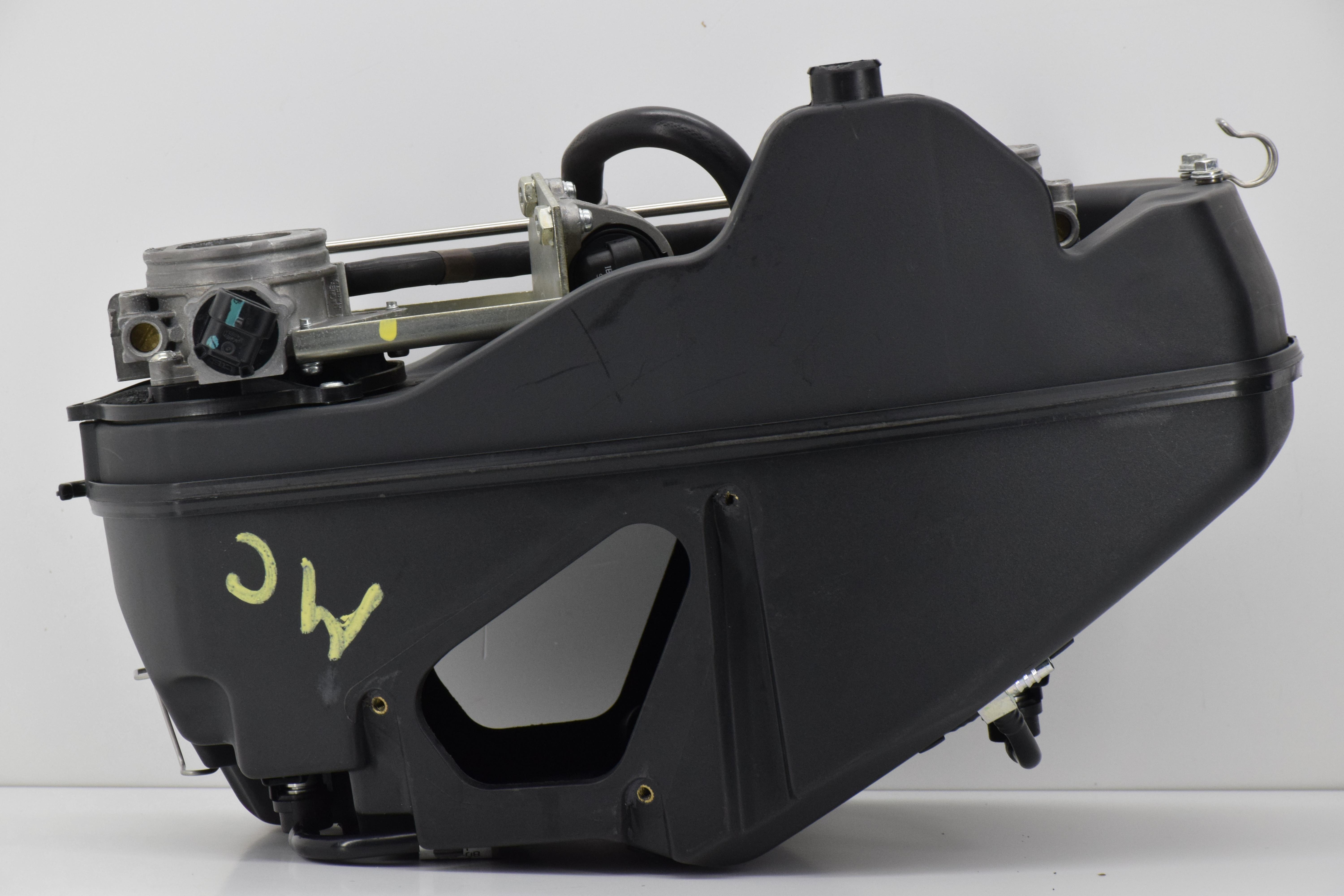 ducati corpo farfallato con airbox originale ducati 848 28240803a - foto 1