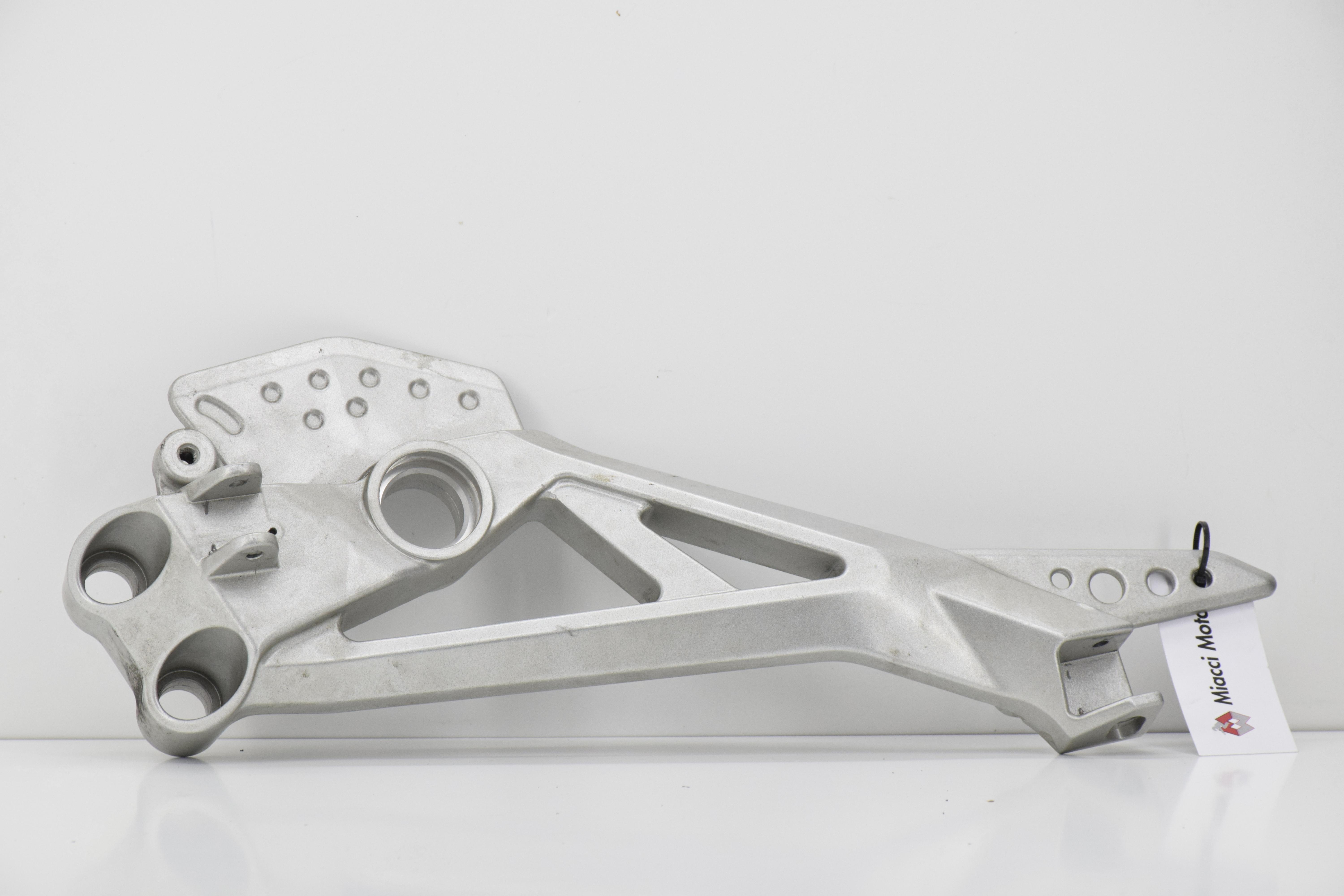 ducati staffa pedana sinistra ducati multistrada 620 82410982b - foto 1