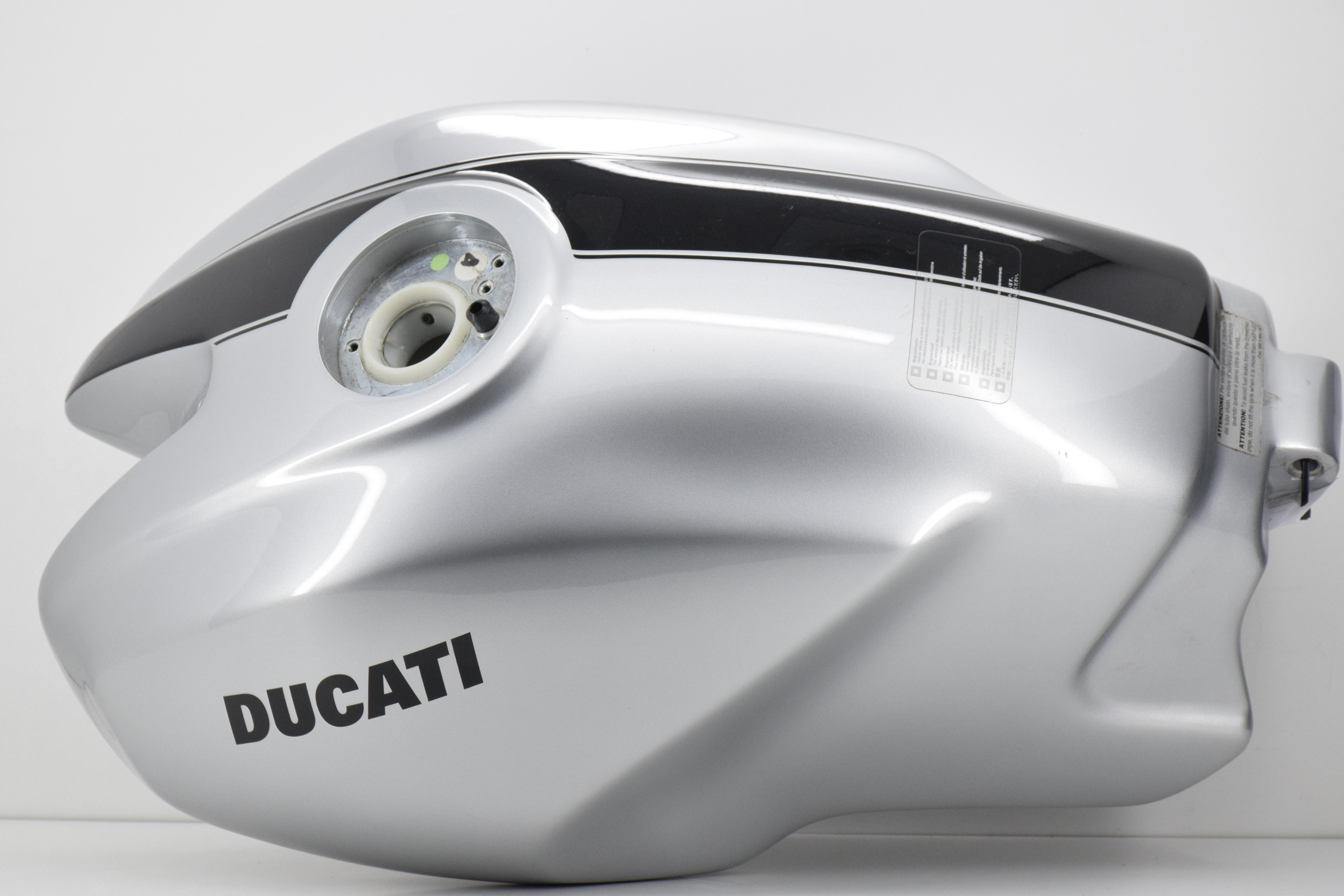 ducati serbatoio originale grigio e nero ducati monster s2r 1000 06 08 58610441cz - foto 4