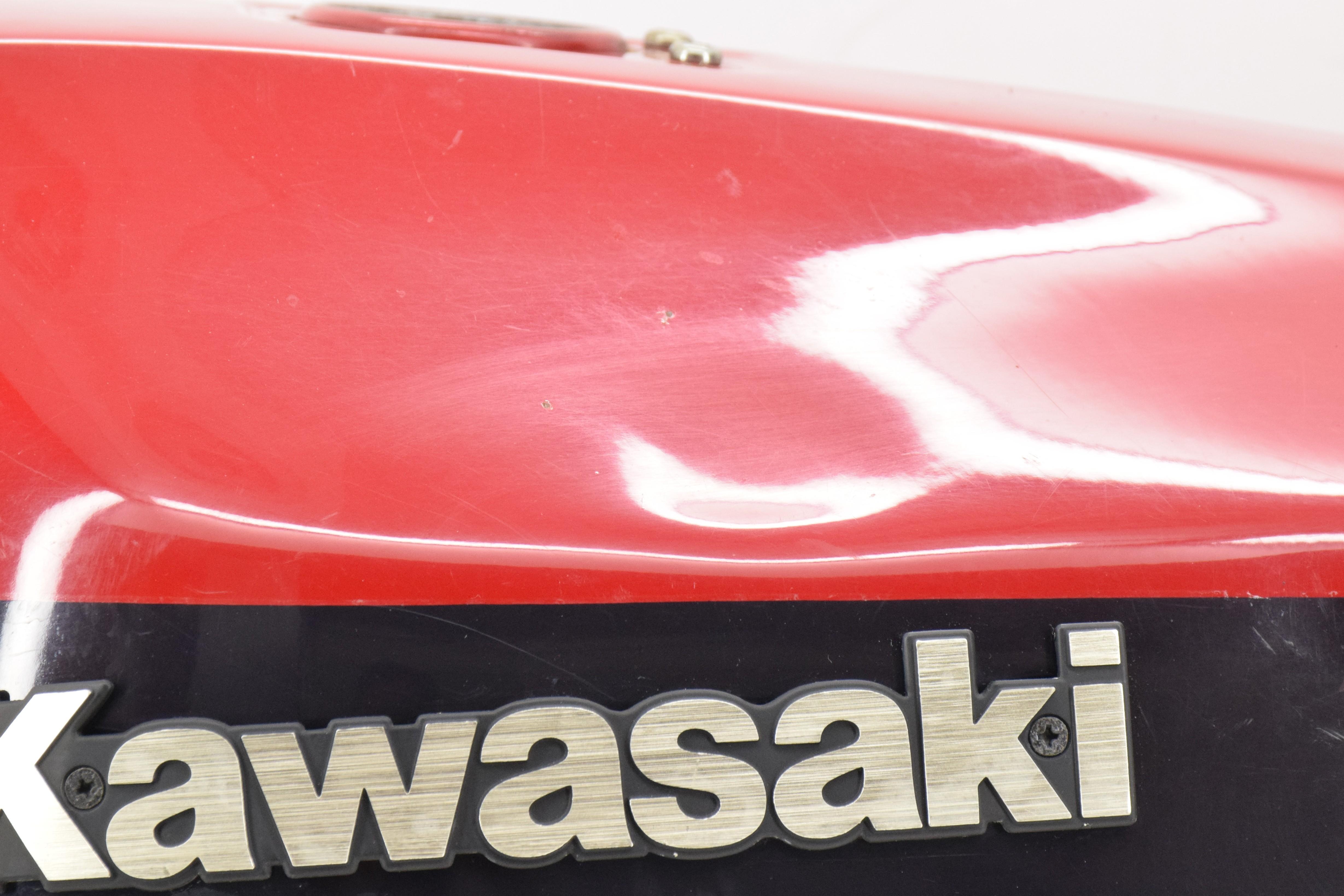 kawasaki serbatoio rosso originale kawasaki gpz 550 81 - foto 5
