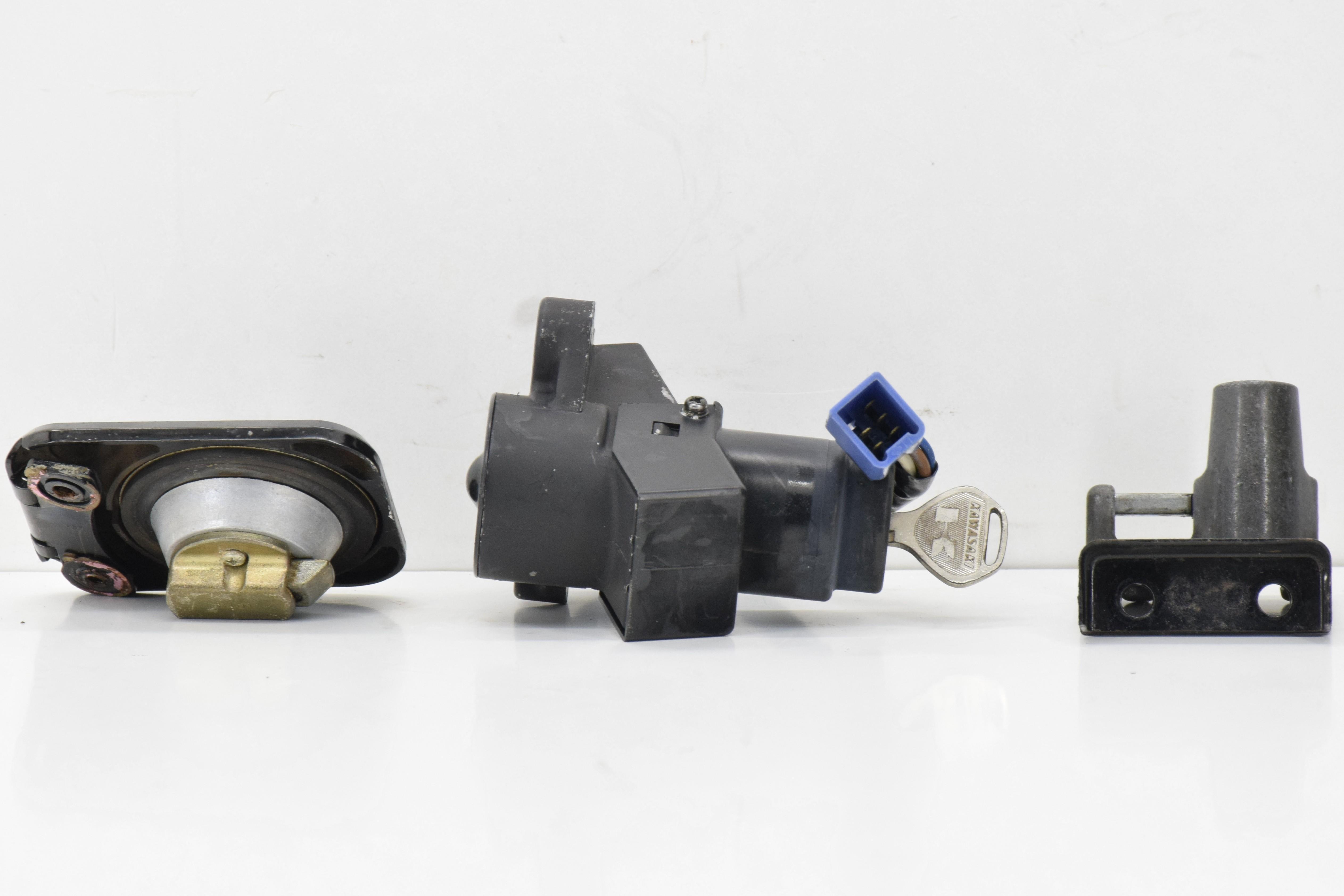 kawasaki kit chiavi tappo serbatoio originale kawasaki gpz 550 81 - foto 3