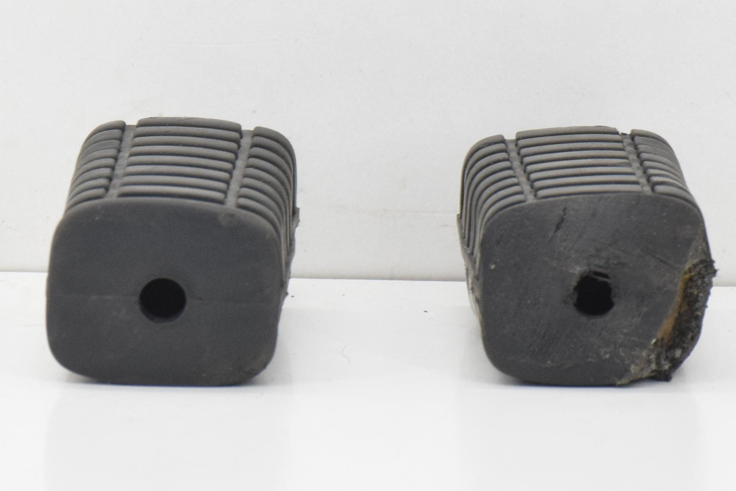 kawasaki coppia pedane passeggero originali kawasaki gpz 550 81 - foto 4